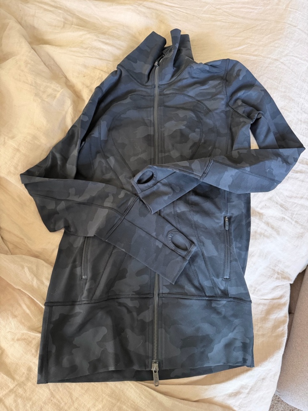 lululemon athletica Women’s Black Camouflage Full-Zip Jacket